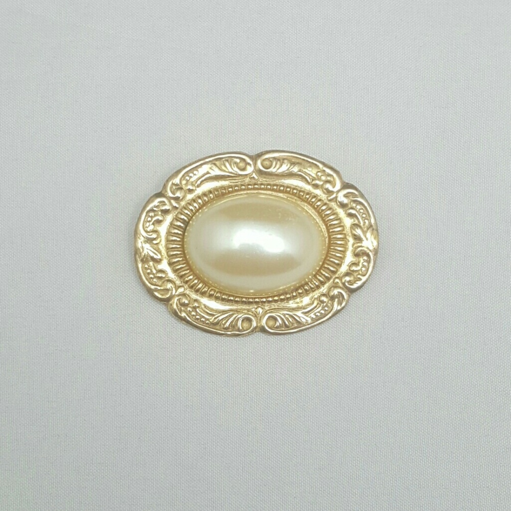 Vintage Miriam Haskell Gold Baroque Pearl Brooch